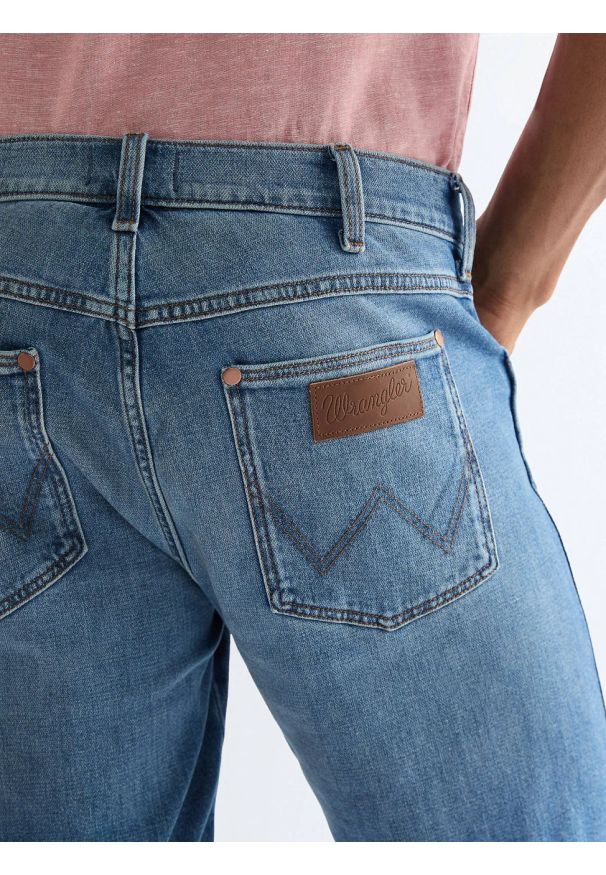 Wrangler - MESKIE SZORTY WRANGLER COLTON SHORTS HARBOR BLUE 112378707