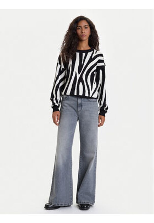 Vero Moda Sweter Siljeanimal 10330808 Biały Regular Fit. Kolor: biały. Materiał: wiskoza