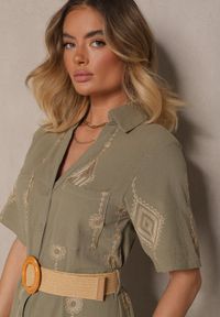 Renee - Ciemnozielona Koszulowa Sukienka z Bawełny z Plecionym Paskiem Sariene. Okazja: na co dzień. Kolor: zielony. Materiał: bawełna. Typ sukienki: koszulowe. Styl: casual, boho, elegancki #5