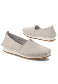 Półbuty damskie S.Barski, cholewka ze skóry naturalnej gładkiej wsuwany fason elastyczne wstawki po bokach widoczne przeszycia wokół noska lekka pode. Kolor: beżowy. Materiał: skóra. Szerokość cholewki: normalna. Wzór: gładki #4