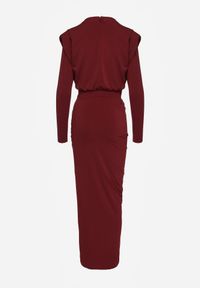 Renee - Bordowa Dopasowana Sukienka Koktajlowa Ozdobiona Marszczeniem Besni. Okazja: na studniówkę. Kolor: czerwony. Wzór: aplikacja. Styl: wizytowy #6
