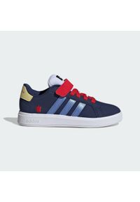 Adidas - adidas Disney Snow White Grand Court 00s Kids. Zapięcie: pasek. Kolor: czerwony, niebieski, wielokolorowy. Wzór: motyw z bajki. Sport: turystyka piesza