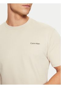 Calvin Klein T-Shirt Micro Logo Interlock T-Shirt K10K109894 Beżowy Regular Fit. Kolor: beżowy. Materiał: bawełna