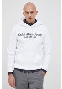 Calvin Klein Jeans Bluza męska kolor biały z kapturem z nadrukiem. Okazja: na co dzień. Typ kołnierza: kaptur. Kolor: biały. Materiał: dzianina. Wzór: nadruk. Styl: casual