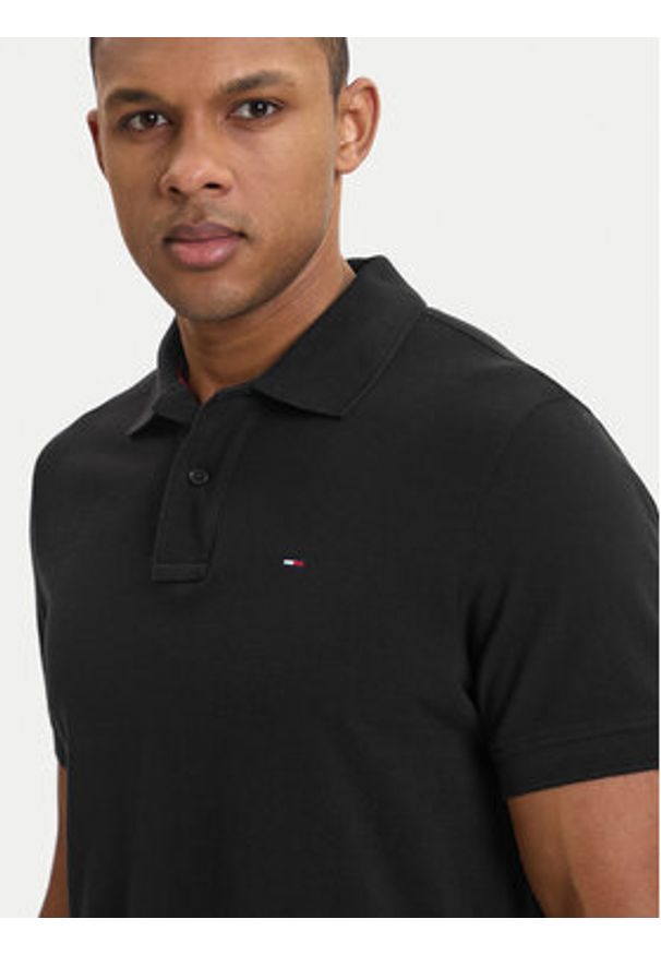 Tommy Jeans Polo DM0DM22711 Czarny Regular Fit. Typ kołnierza: polo. Kolor: czarny. Materiał: bawełna