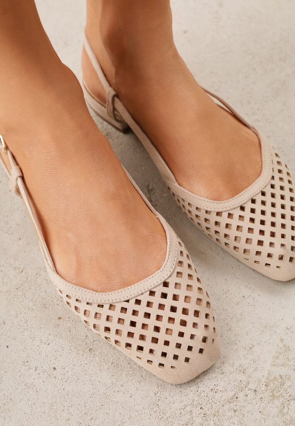 Renee - Ciemnobeżowe Sandały Slingback z Kwadratowym Noskiem i Ażurową Cholewką Jurria. Okazja: na co dzień. Kolor: beżowy. Materiał: jeans. Szerokość cholewki: normalna. Wzór: ażurowy. Styl: casual