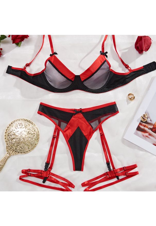 Intica - Zestaw bielizny trzyczęściowy z eleganckimi detalami Claudie. Kolor: wielokolorowy. Materiał: materiał