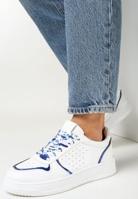 Born2be - Biało-Niebieskie Sneakersy z Błyszczącymi Wstawkami i Dekoracyjnym Sznurowaniem Horustia. Kolor: biały #3