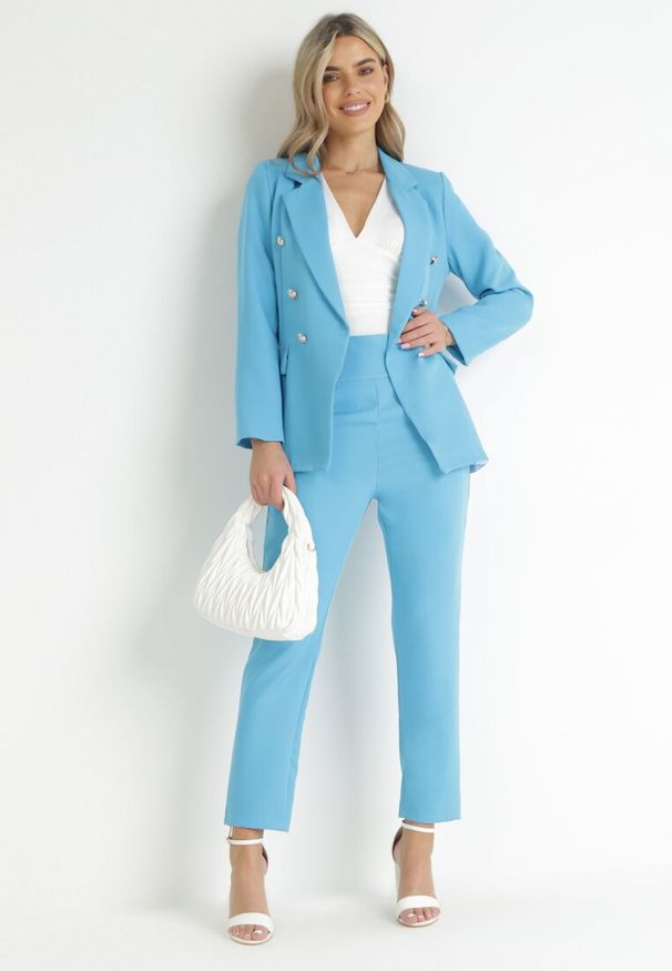 Born2be - Niebieska Marynarka Dwurzędowa z Biżuteryjnymi Guzikami Teudosia. Okazja: na co dzień. Kolor: niebieski. Materiał: jeans. Wzór: aplikacja. Styl: klasyczny, elegancki, casual