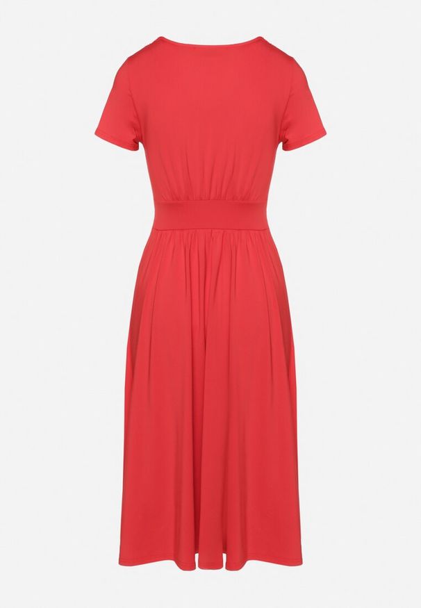 Born2be - Czerwona Taliowana Sukienka z Dekoltem na Zakładkę Quimadea. Okazja: na spotkanie biznesowe. Kolor: czerwony. Materiał: materiał. Wzór: aplikacja. Styl: elegancki, biznesowy