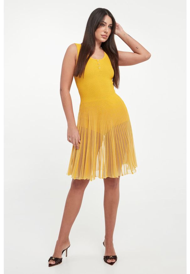 Elisabetta Franchi - Sukienka z ażurowej dzianiny ELISABETTA FRANCHI. Materiał: dzianina. Wzór: ażurowy