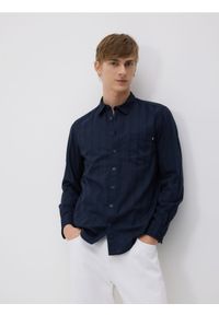 Reserved - Bawełniana koszula regular fit - granatowy. Kolor: niebieski. Materiał: bawełna