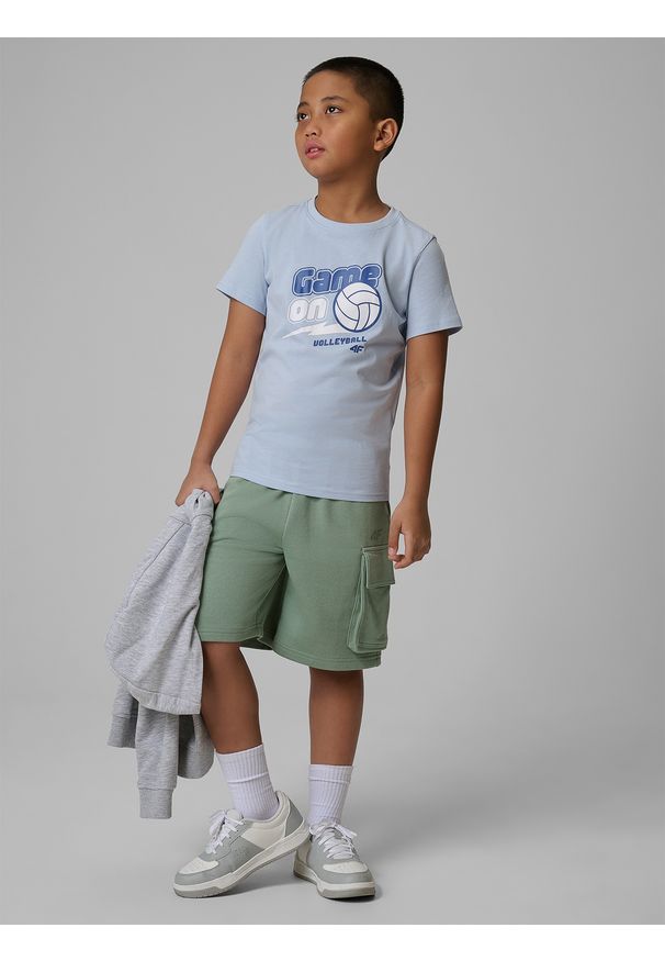 4f - 4F T-shirt regular z nadrukiem chłopięcy - niebieski 140 (9-10 lat). Okazja: na co dzień, na uczelnię. Kolor: niebieski. Materiał: dzianina, bawełna, skóra, materiał. Wzór: nadruk. Sezon: lato. Styl: casual