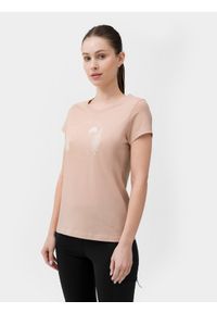 4f - T-shirt regular z bawełny organicznej damski. Kolor: różowy. Materiał: bawełna. Wzór: nadruk #1