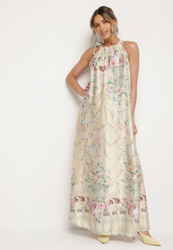 Born2be - Żółta Satynowa Sukienka w Kwiaty z Ozdobnym Wiązaniem Fenasella. Okazja: na co dzień. Kolor: żółty. Materiał: satyna. Wzór: kwiaty. Typ sukienki: proste. Styl: wizytowy, casual, klasyczny, elegancki