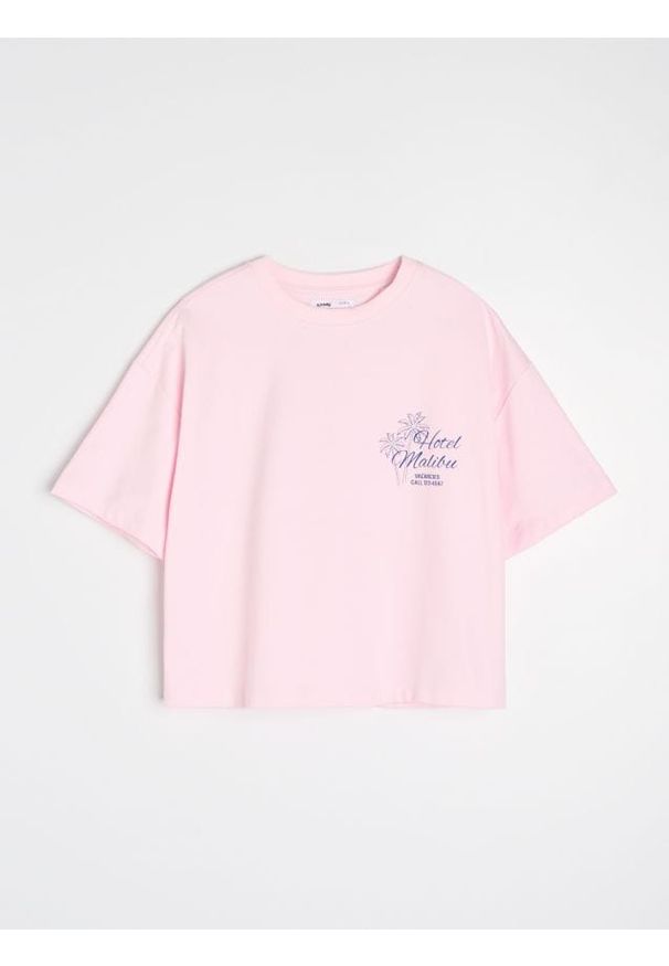 Sinsay - Koszulka z nadrukiem wakacyjnym "Hotel Malibu" - różowy. Kolor: różowy. Wzór: nadruk. Styl: wakacyjny