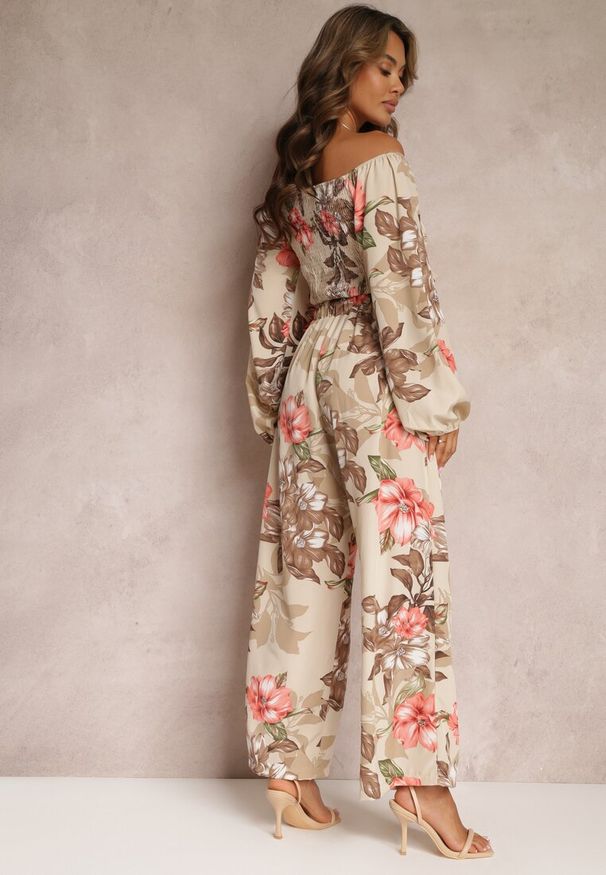 Renee - Beżowy 2-częściowy Komplet Bluzka z Długim Rękawem Szerokie Spodnie z Gumką w Pasie w Kwiaty Calaq. Kolor: beżowy. Materiał: materiał. Wzór: kwiaty