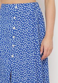 Born2be - Niebieska Spódnica z Gumką w Pasie z Rozcięciem z Boku Comella. Okazja: na spotkanie biznesowe, na co dzień. Kolor: niebieski. Styl: biznesowy, elegancki, casual #7