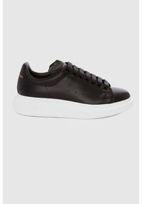 Alexander McQueen - ALEXANDER MCQUEEN Czarne sneakersy męskie z białą podeszwą. Kolor: czarny. Materiał: skóra