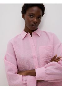 Reserved - Koszula z efektem gniecenia - pastelowy róż. Kolor: różowy. Materiał: wiskoza, tkanina #1