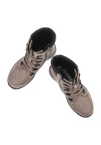 Szare Botki G-Comfort Wygodne Obuwie Damskie. Kolor: szary. Materiał: materiał, skóra. Wzór: aplikacja, napisy. Styl: klasyczny #4