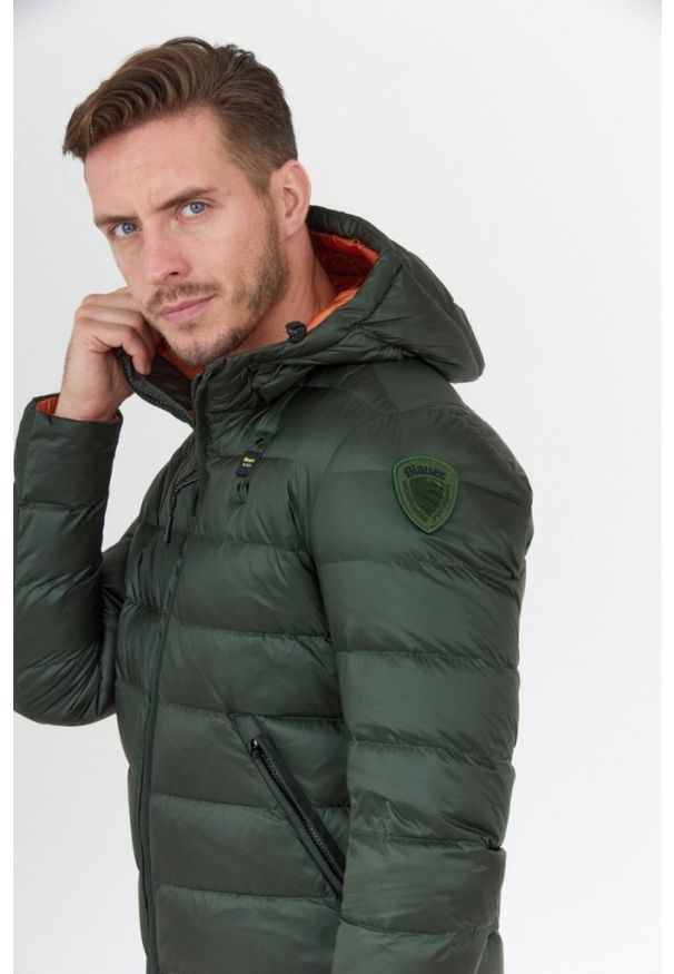 Blauer USA - BLAUER Zielona puchowa kurtka męska z kapturem. Typ kołnierza: kaptur. Kolor: zielony. Materiał: puch