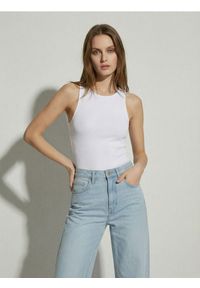 Sinsay - Body na ramiączkach z okrągłym dekoltem - biały. Kolor: biały. Długość rękawa: na ramiączkach