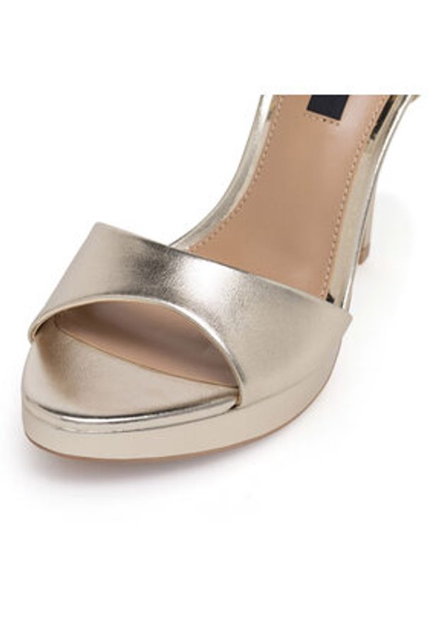 Nine West Sandały WFA2733-2 Złoty. Kolor: złoty. Materiał: syntetyk