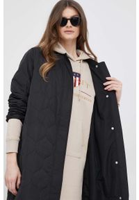TOMMY HILFIGER - Tommy Hilfiger kurtka damska kolor czarny przejściowa. Okazja: na co dzień. Kolor: czarny. Materiał: tkanina, materiał. Wzór: gładki. Styl: casual #4