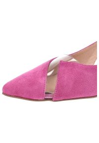 DAMISS - Różowe Sandały Damiss Eleganckie Buty Na Lato. Nosek buta: szpiczasty. Zapięcie: pasek. Kolor: różowy. Wzór: geometria. Materiał: zamsz. Sezon: lato. Obcas: na obcasie. Styl: elegancki. Wysokość obcasa: niski #4