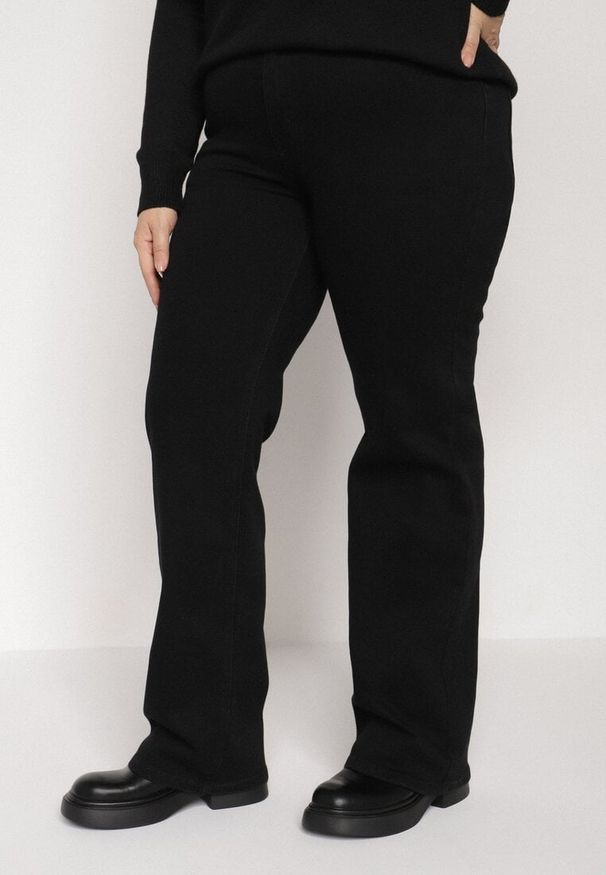 Born2be - Czarne Szerokie Jeansy z Wysokim Stanem z Bawełną i Dodatkiem Wiskozy Eprevia. Okazja: na co dzień. Stan: podwyższony. Kolekcja: plus size. Kolor: czarny. Styl: wizytowy, klasyczny, casual