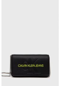 Calvin Klein Jeans - Torebka. Kolor: czarny. Rodzaj torebki: na ramię #1