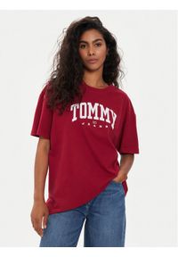 Tommy Jeans T-Shirt Varsity DW0DW18403 Czerwony Oversize. Kolor: czerwony. Materiał: bawełna