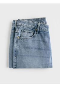 Reserved - Jeansy carrot slim z efektem sprania - niebieski. Kolor: niebieski