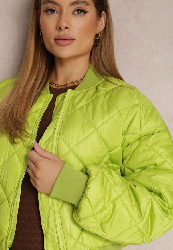 Renee - Jasnozielona Kurtka Bomberka Pikowana Yeva. Kolor: zielony. Materiał: jeans, skóra, prążkowany