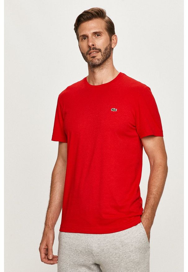 Lacoste - T-shirt. Okazja: na co dzień. Kolor: czerwony. Materiał: dzianina. Wzór: gładki, aplikacja. Styl: casual