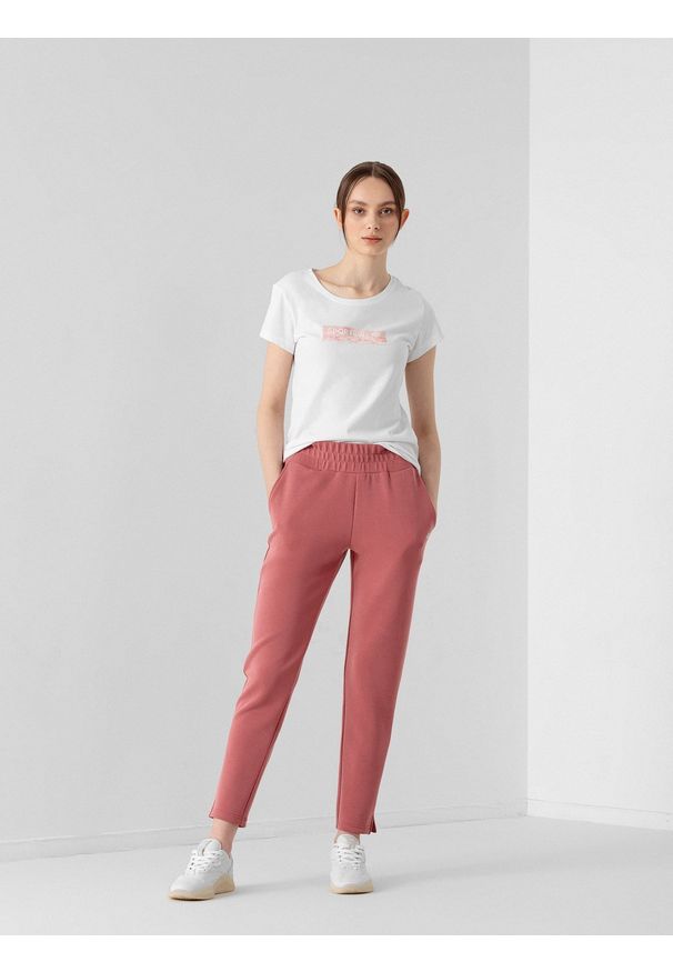 4f - Spodnie dresowe z modalu damskie. Kolor: różowy. Materiał: dresówka
