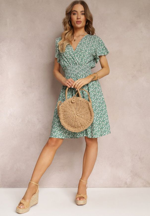 Renee - Zielona Sukienka Mini z Gumką w Talii z Wiskozy Jensa. Kolor: zielony. Materiał: wiskoza. Styl: wakacyjny. Długość: mini