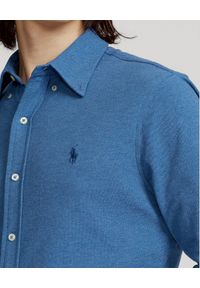 Ralph Lauren - RALPH LAUREN - Niebieska koszula Featherweight Mesh Custom Fit. Typ kołnierza: polo. Kolor: niebieski. Materiał: mesh. Długość rękawa: długi rękaw. Długość: długie. Wzór: haft #3
