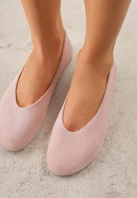 Renee - Różowe Balerinki z Imitacji Zamszu w Stylu Basic Saraphiele. Okazja: na randkę. Kolor: różowy. Materiał: zamsz #5