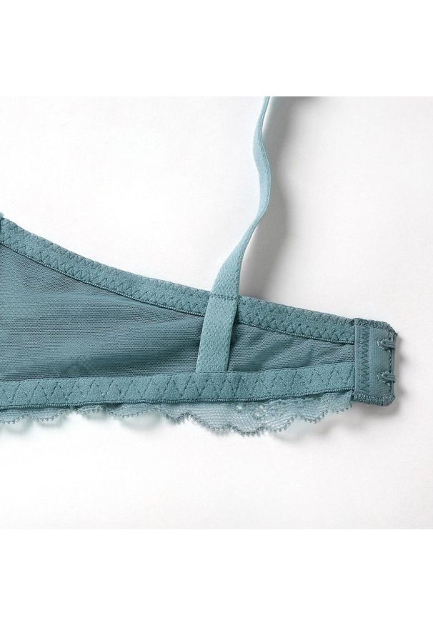 Intica - Komplet koronkowy z fiszbinami i szerszymi ramiączkami Hannakaisa. Kolor: niebieski. Materiał: koronka