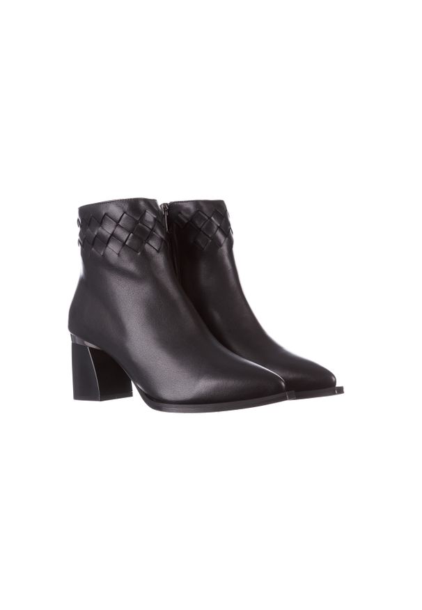 Botki Bayla-195 20K-6811 Black 195005, Czarny, Skóra naturalna. Okazja: na co dzień. Zapięcie: zamek. Kolor: czarny. Materiał: skóra. Szerokość cholewki: normalna. Obcas: na obcasie. Styl: casual, klasyczny. Wysokość obcasa: średni