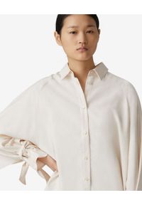 Kenzo - KENZO - Beżowa koszula z wiązaniem. Kolor: beżowy. Długość rękawa: długi rękaw. Długość: długie. Wzór: aplikacja. Styl: klasyczny #3