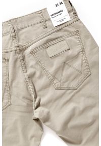 Wrangler - WRANGLER SPODNIE MĘSKIE GREENSBORO CAMEL WASHED W15QMM49J 112126986. Materiał: materiał