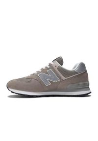 Buty do chodzenia męskie New Balance 574. Zapięcie: sznurówki. Kolor: brązowy. Materiał: syntetyk, tkanina, zamsz, materiał. Szerokość cholewki: normalna. Model: New Balance 574. Sport: turystyka piesza