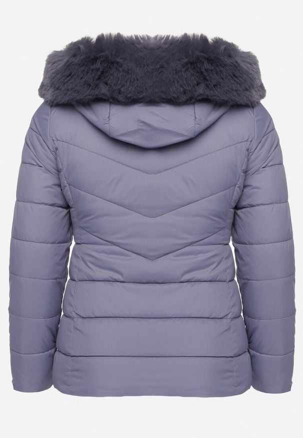 Born2be - Niebieska Pikowana Kurtka z Odpinanym Kapturem z Futerkiem Savessia. Okazja: na spacer. Kolekcja: plus size. Kolor: niebieski. Materiał: futro. Wzór: aplikacja. Styl: elegancki
