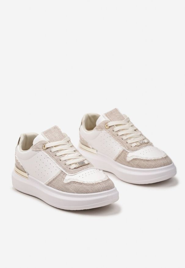 Born2be - Biało-Beżowe Sneakersy na Platformie z Materiałowymi Wstawkami i Cyrkoniami Przy Sznurówkach Nylith. Okazja: na imprezę, na spacer. Zapięcie: sznurówki. Kolor: biały. Materiał: materiał. Obcas: na platformie. Wysokość obcasa: niski. Sport: turystyka piesza