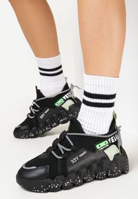 Born2be - Czarne Sneakersy na Grubej Podeszwie z Siateczkową Cholewką Sarahi. Nosek buta: okrągły. Kolor: czarny. Materiał: materiał. Szerokość cholewki: normalna. Wzór: kropki, aplikacja #1