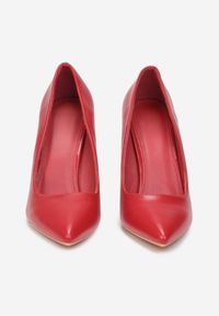 Renee - Czerwone Czółenka Deinanie. Nosek buta: szpiczasty. Kolor: czerwony. Szerokość cholewki: normalna. Obcas: na obcasie. Styl: klasyczny, elegancki. Wysokość obcasa: średni #5