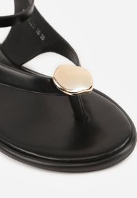 Born2be - Czarne Sandały Typu Japonki Ozdobione Okrągłą Aplikacją Vikianae. Okazja: na co dzień. Nosek buta: okrągły. Zapięcie: sprzączka. Kolor: czarny. Materiał: jeans. Wzór: aplikacja. Sezon: lato. Styl: casual, elegancki, boho #4